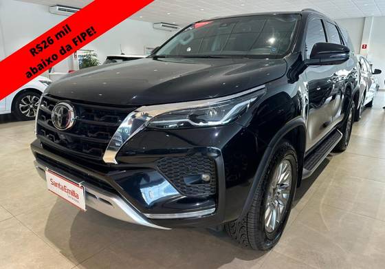 TOYOTA HILUX SW4 2.8 D-4D TURBO DIESEL SRX 7L 4X4 AUTOMÁTICO